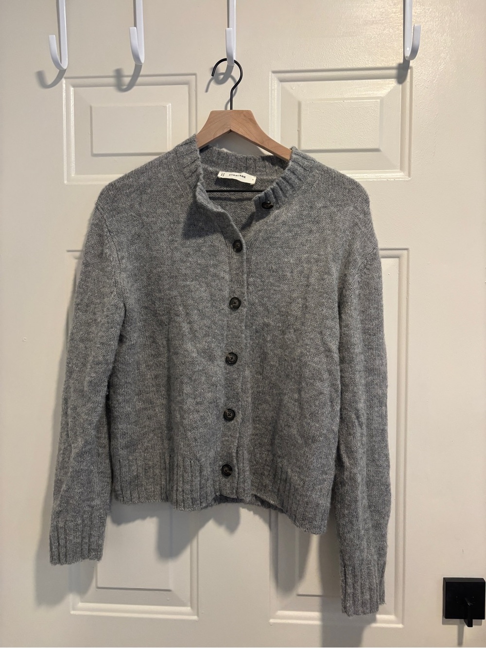 everlane grey cardigan